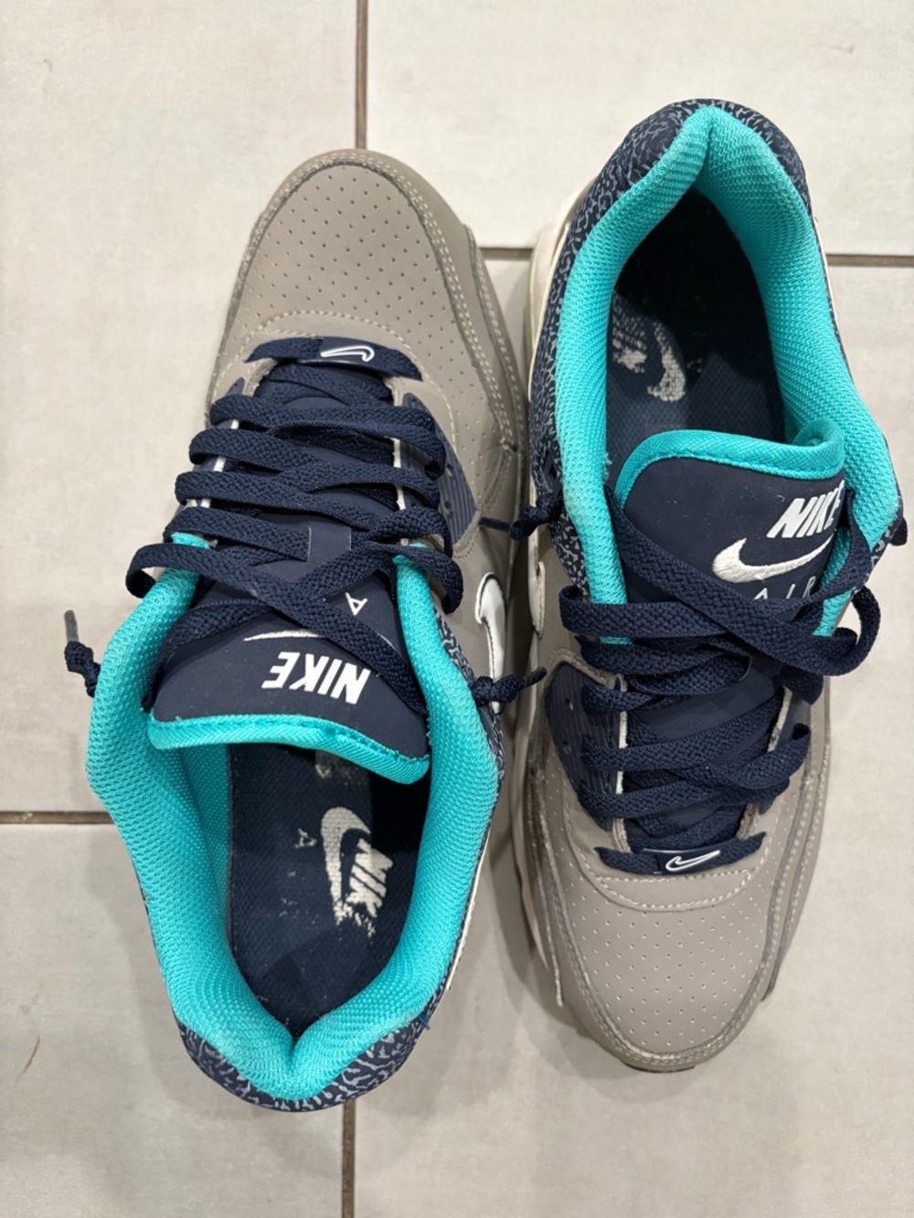 Nike Sneakers in Teal & Navy